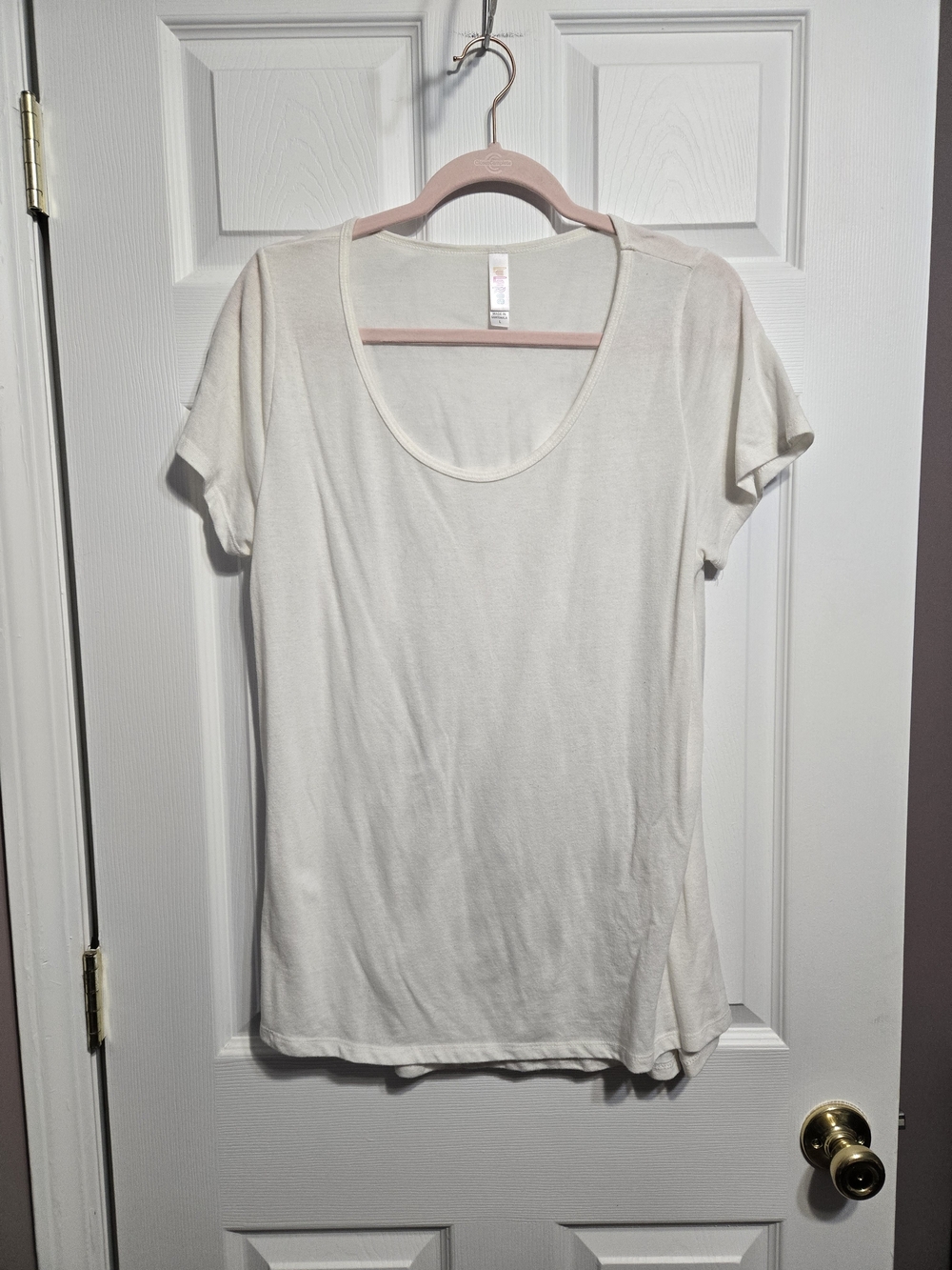 LuLaRoe Women's Cream Scoop neck Tee - Picture 2 of 2
